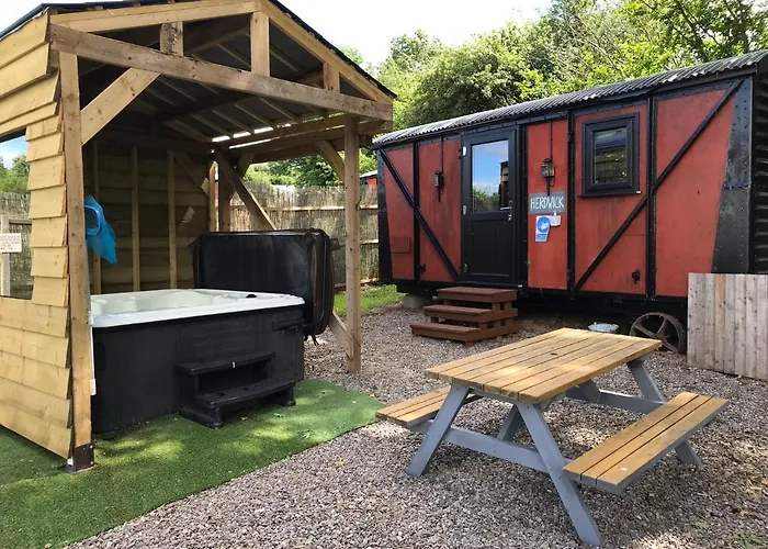 Luxury Cosy Carriage With Electric Private Hot Tub