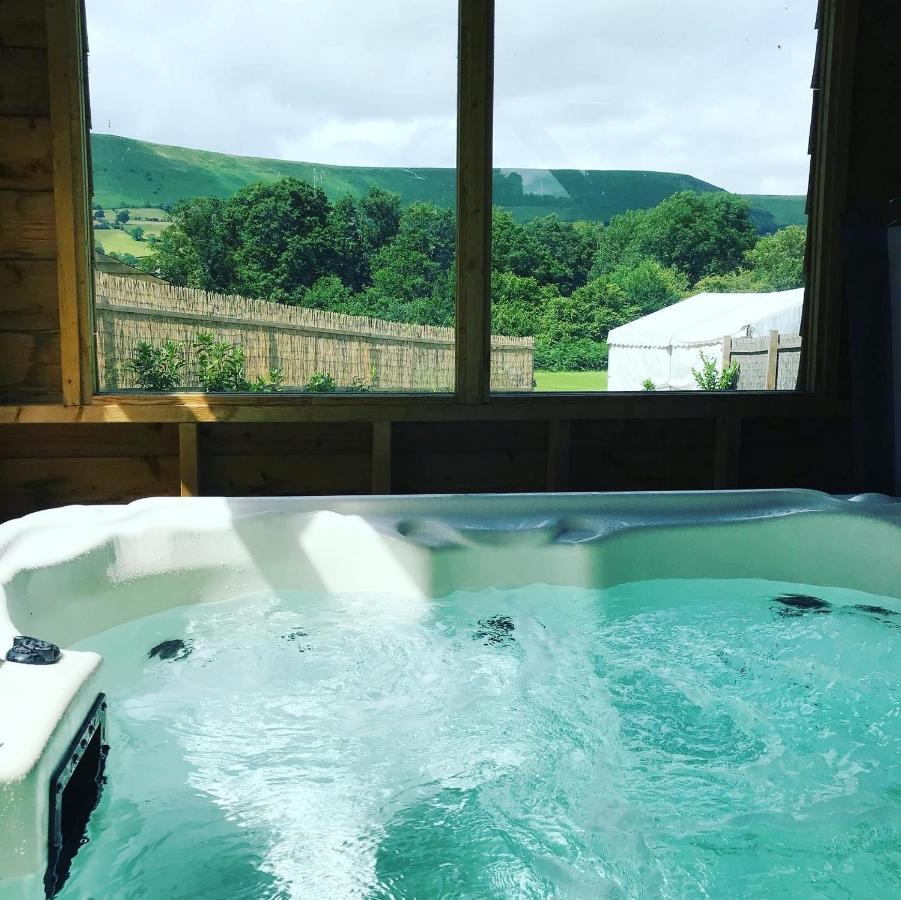 Luxury Cosy Carriage With Electric Private Hot Tub *