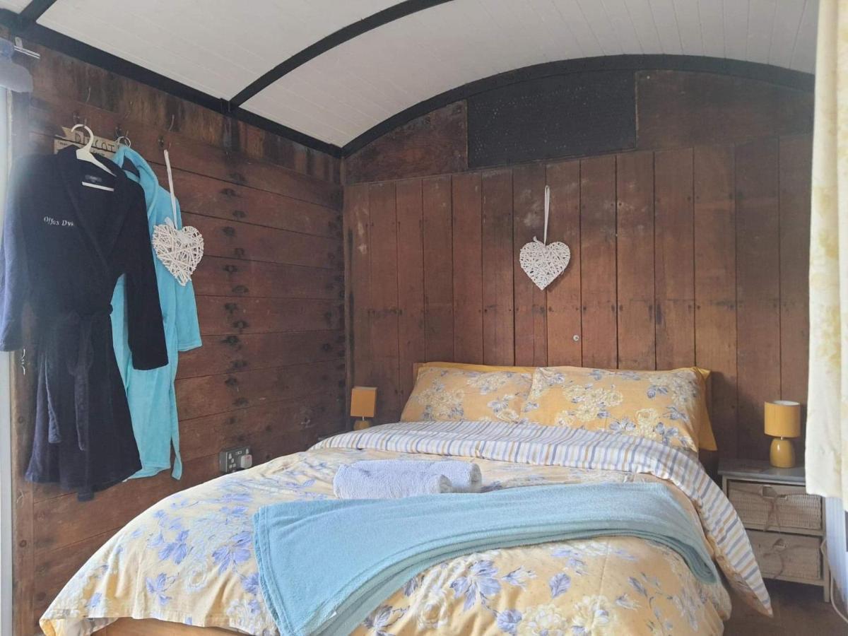 Luxury Cosy Carriage With Electric Private Hot Tub Apartment